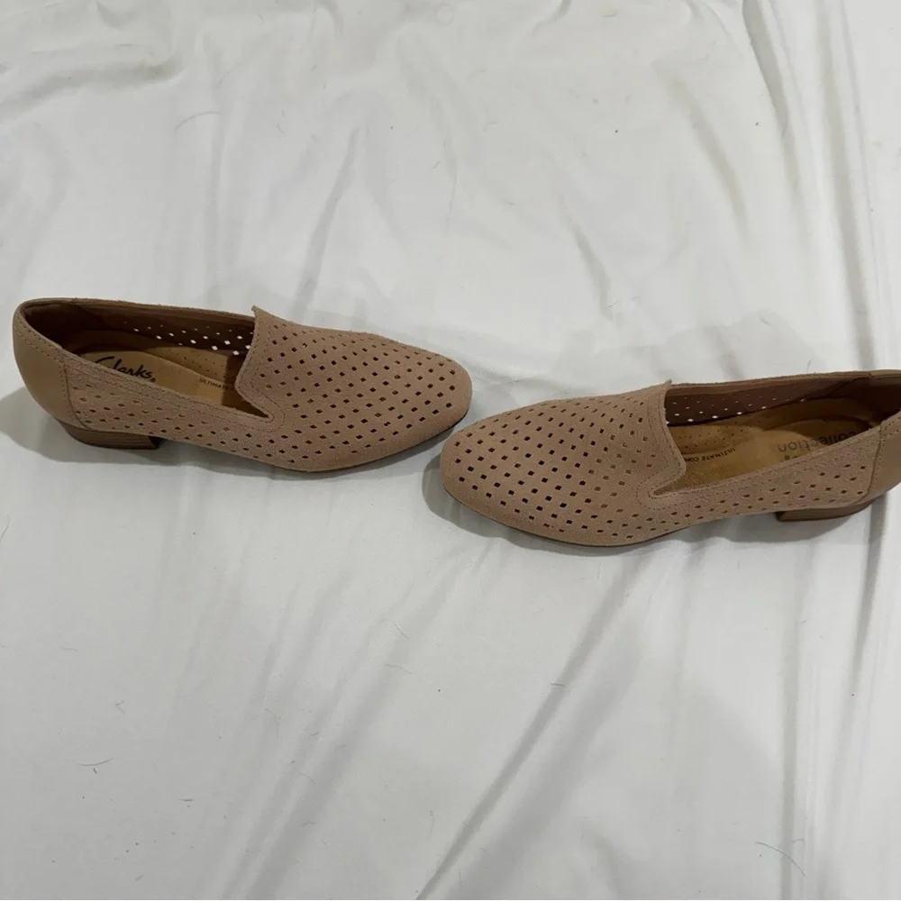 Clarks Juliet Hayes Perforated Suede Loafers‎ Sand 6M